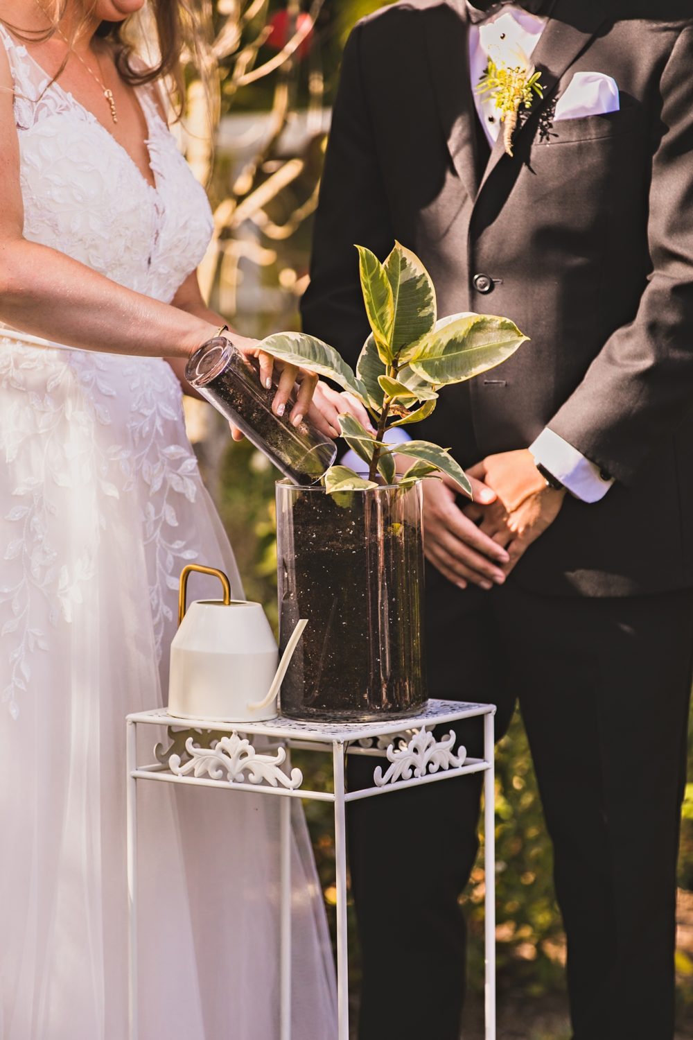 Located in Lynchburg, Virginia, our backyard greenhouse is the perfect venue for a microwedding, minimony or elopement! 