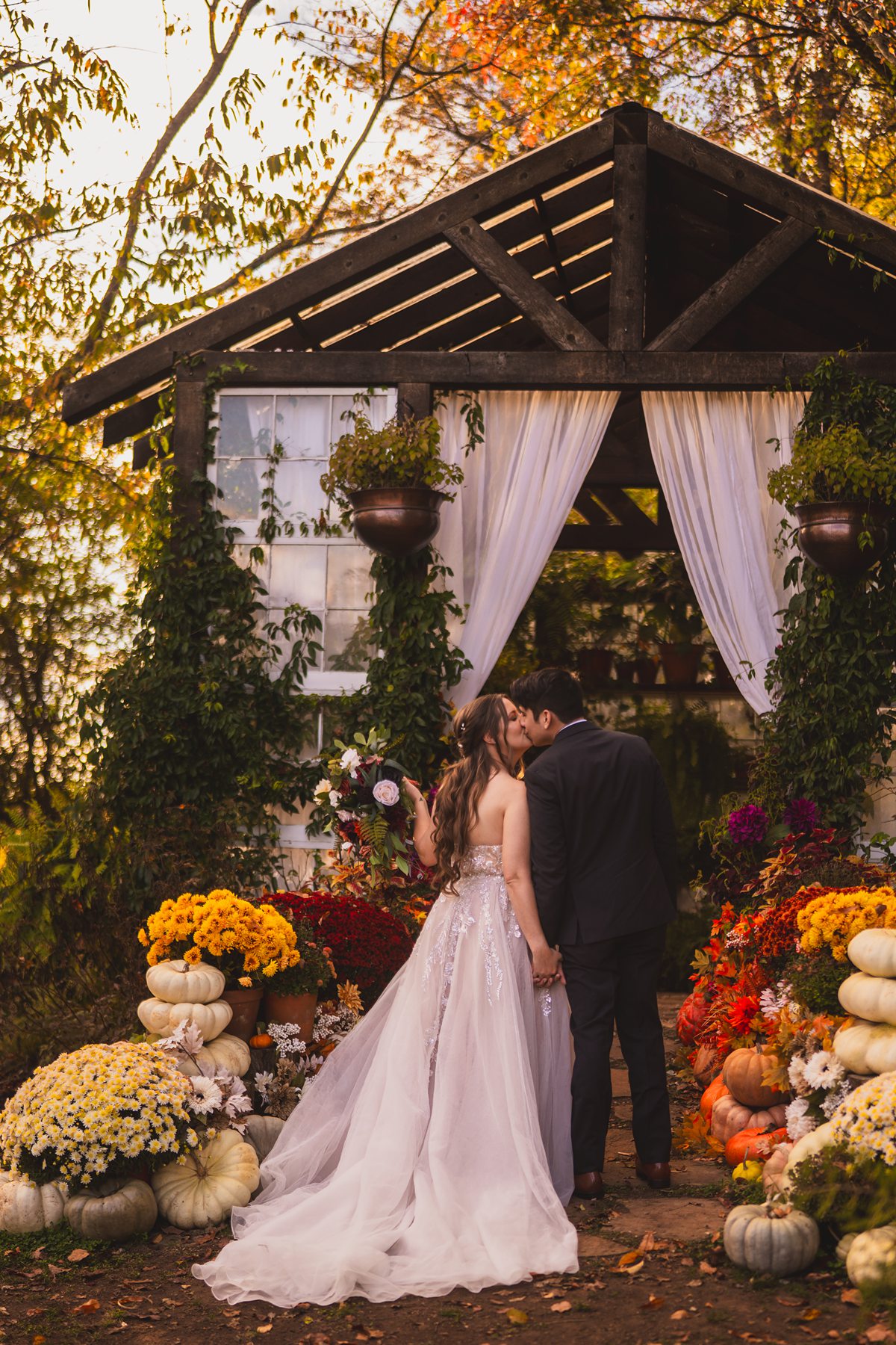 Virginia Wedding Venue | Tiny Wedding | Fall Wedding | Micro, Small Virginia Wedding Venue | Tiny Wedding | Fall Wedding | Micro, Small