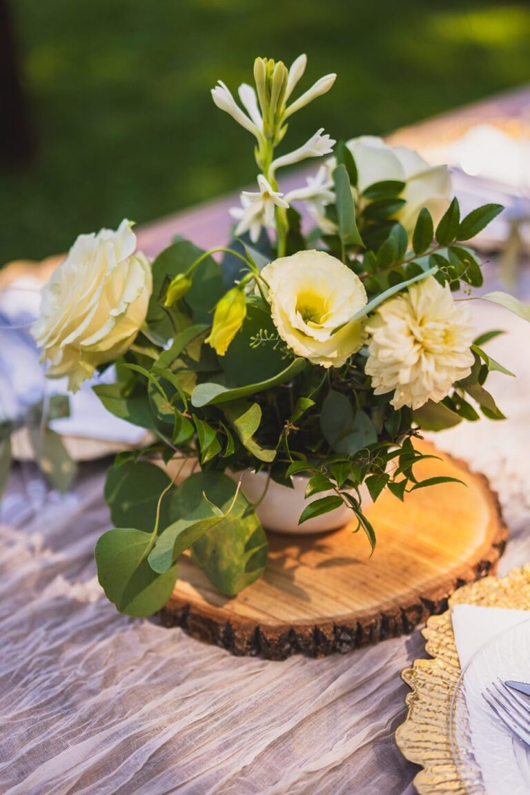 CottageCore Wedding Decor Inspiration | Micro, Small, Intimate, Tiny ...
