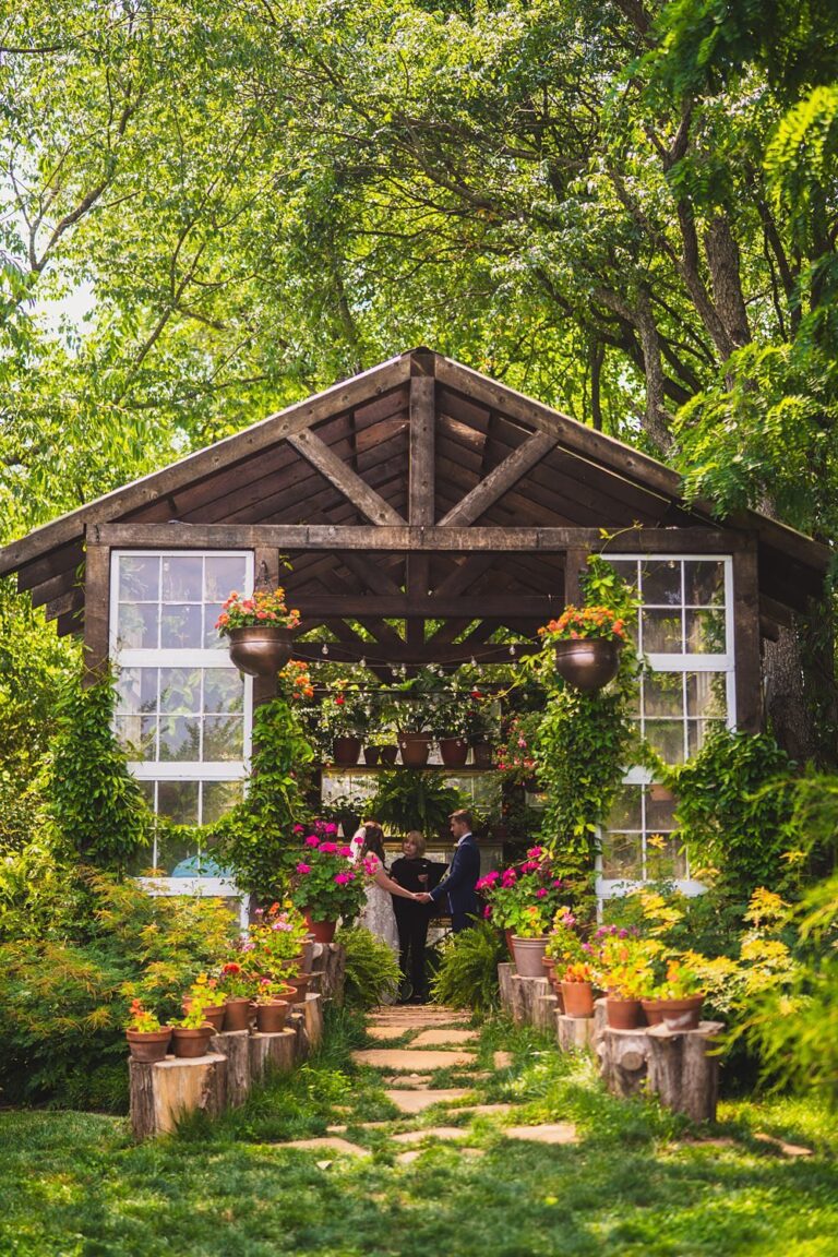 CottageCore Wedding Decor Inspiration | Micro, Small, Intimate, Tiny ...